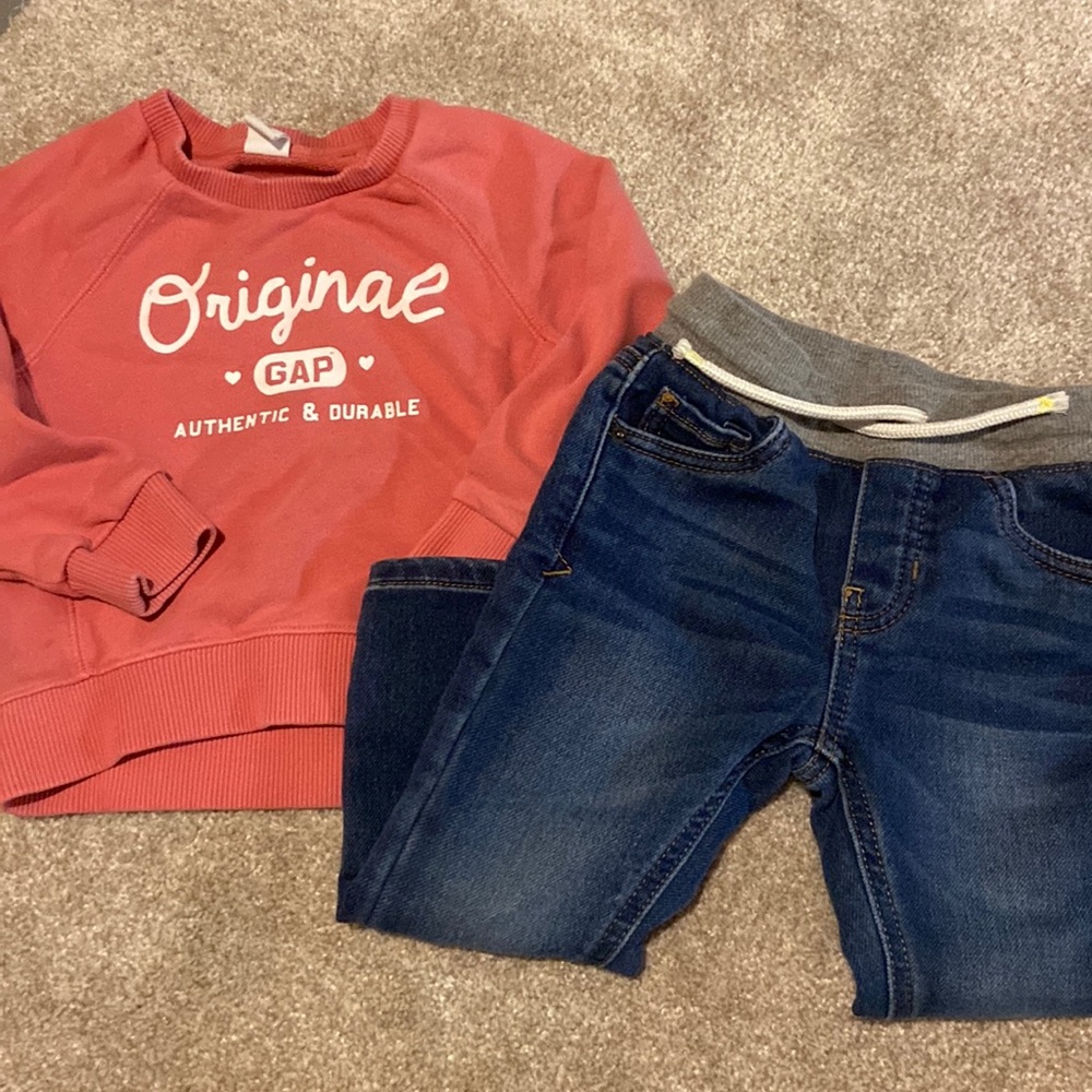2T girls fall outfit - gap sweatshirt and cat and jack jeans